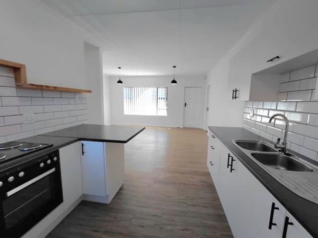 Townhouse for sale in Jeffreys Bay, Kouga Local Municipality