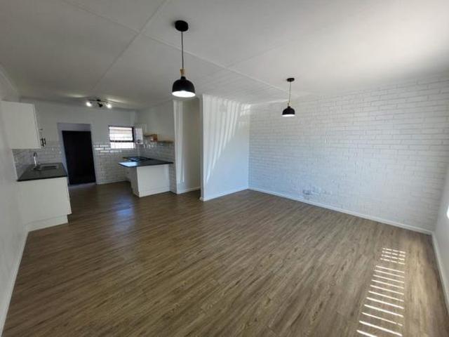 Townhouse for sale in Jeffreys Bay, Kouga Local Municipality