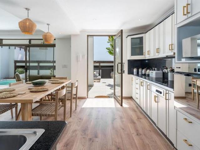 Townhouse for sale in Cape Town, Western Cape