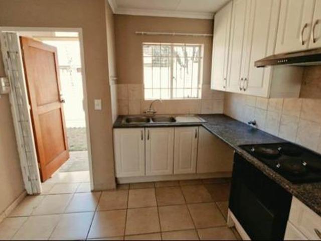 Townhouse for rent in Vosloorus, Gauteng