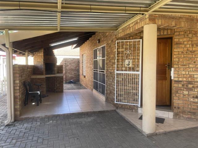 Townhouse for sale in Frances Baard, Northern Cape