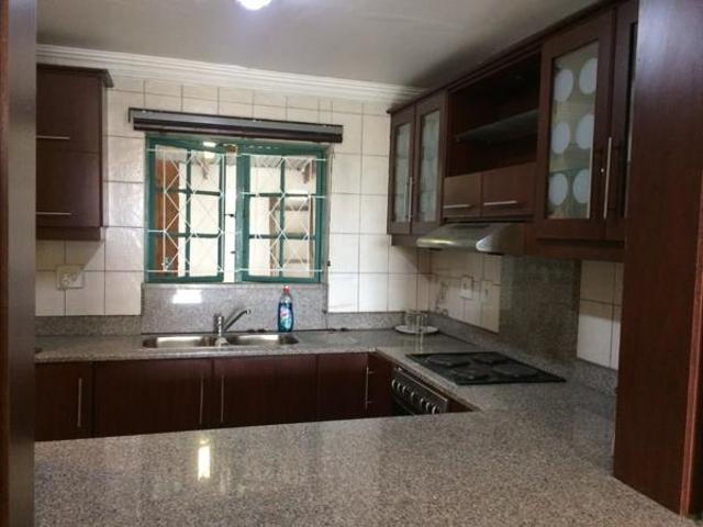 Townhouse for rent in Seaview, Kwazulu-natal
