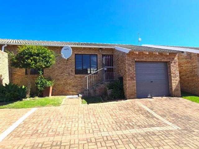 Townhouse for sale in Jeffreys Bay, Kouga Local Municipality