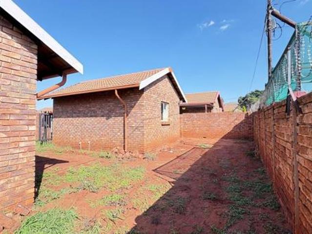 Townhouse for rent in Waterkloof, Gauteng