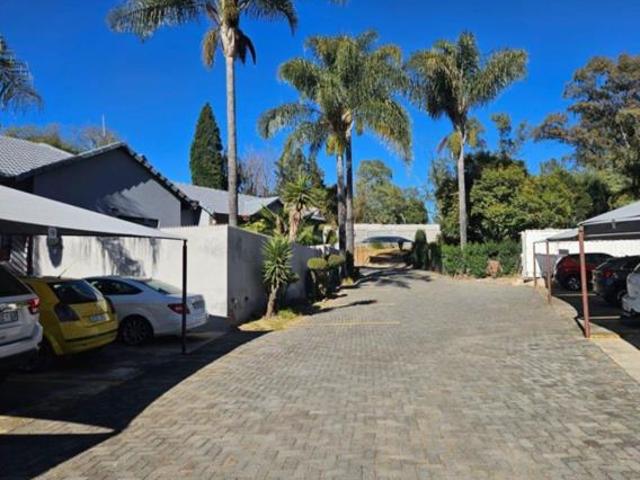 Townhouse for rent in Vosloorus, Gauteng