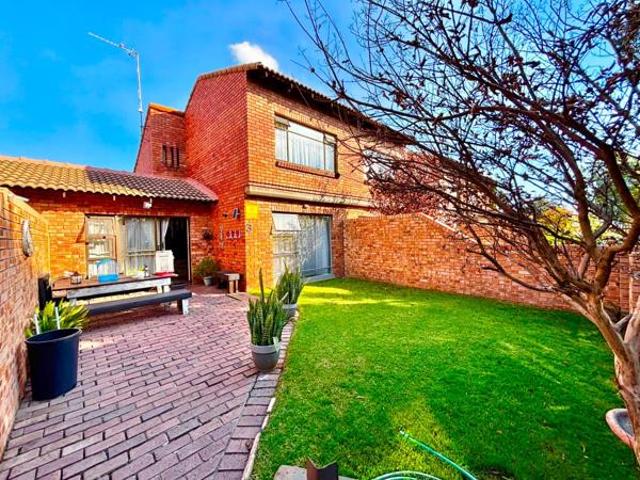 Townhouse for sale in Gert Sibande, Mpumalanga