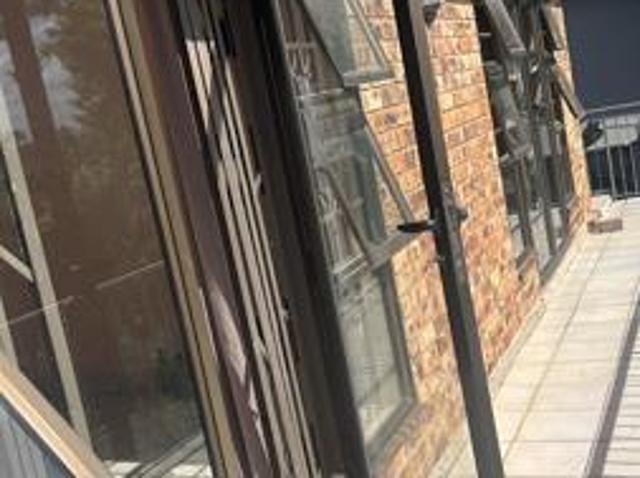 Townhouse for rent in Seaview, Kwazulu-natal