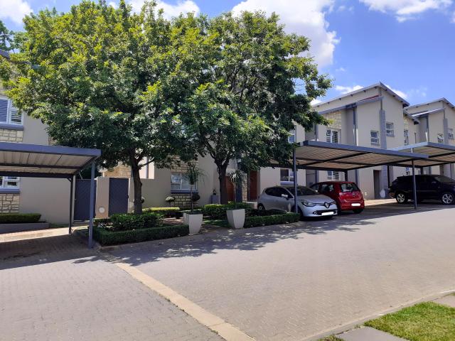 Townhouse for rent in Vosloorus, Gauteng