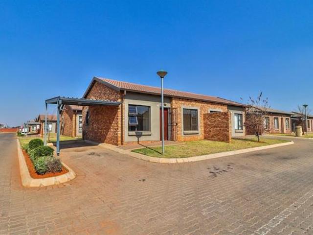 Townhouse for rent in Ekurhuleni, Gauteng