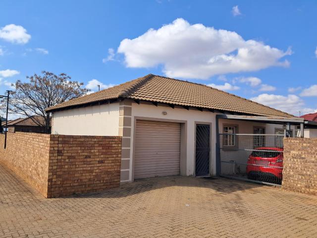 Townhouse for sale in Bronkhorstspruit, Gauteng