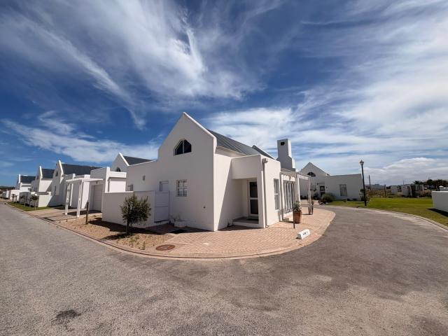 Townhouse for rent in Langebaan, Saldanha Bay Local Municipality