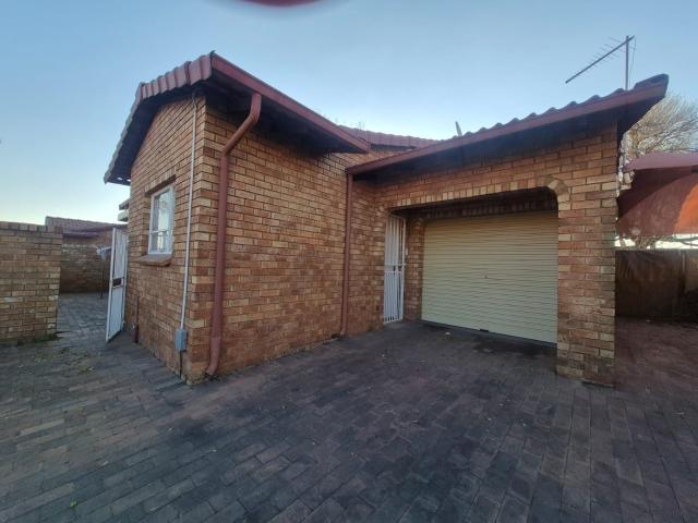 Townhouse for rent in Ekurhuleni, Gauteng