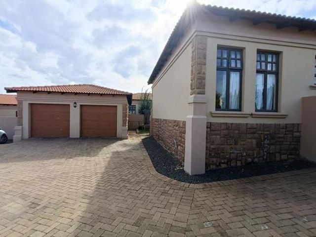 Townhouse for sale in Bloemfontein, Mangaung Metropolitan Municipality