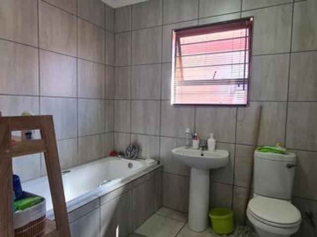 Townhouse for rent in Dr Kenneth Kaunda, North West