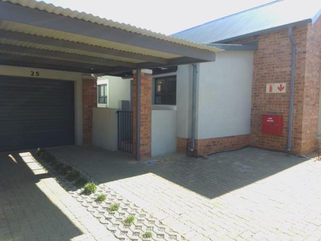 Townhouse for sale in Dr Kenneth Kaunda, North West