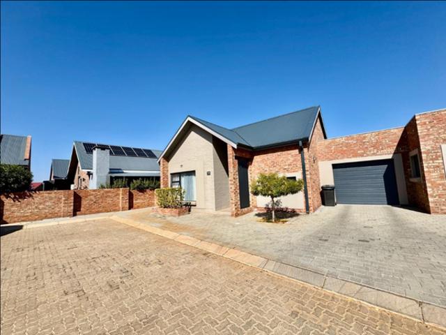 Townhouse for rent in Dr Kenneth Kaunda, North West