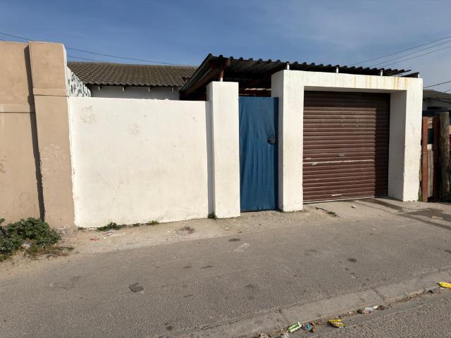 Townhouse for sale in Delft, Western Cape