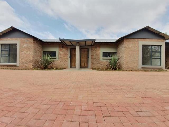 Townhouse for rent in Potchefstroom, Tlokwe Local Municipality