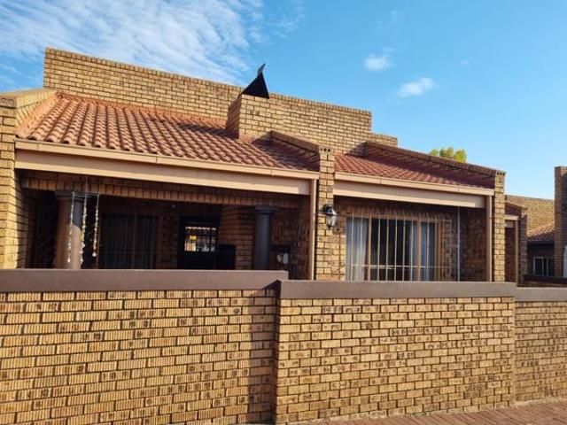 Townhouse for rent in eMalahleni, Emalahleni Local Municipality