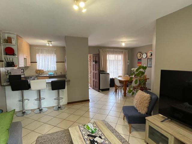 Townhouse for sale in Die Hoewes, Centurion