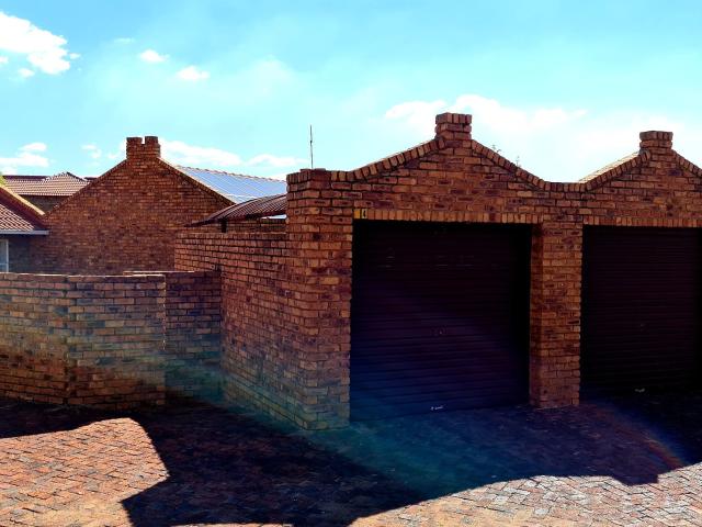 Townhouse for rent in Centurion, Gauteng