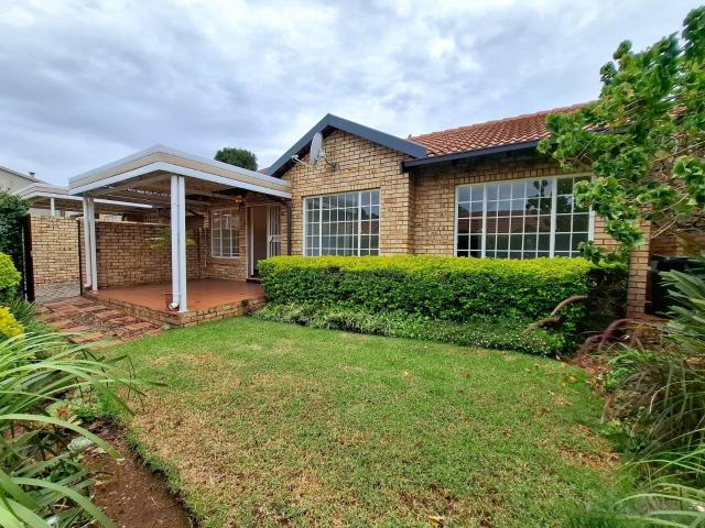Townhouse for sale in Waterkloof, Gauteng