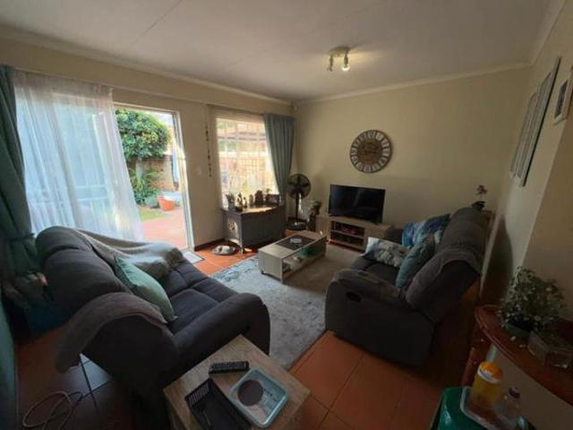 Townhouse for rent in Waterkloof, Gauteng