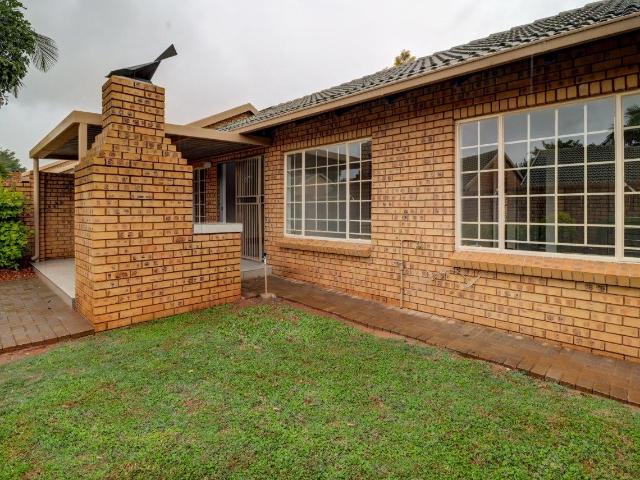 Townhouse for rent in Waterkloof, Gauteng