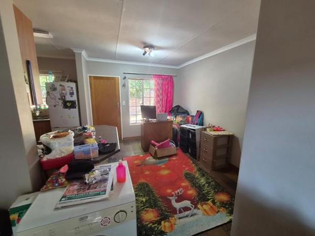 Townhouse for rent in Waterkloof, Gauteng