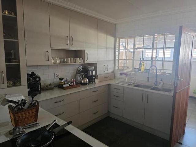 Townhouse for rent in Waterkloof, Gauteng