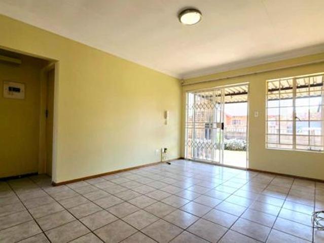Townhouse for rent in Waterkloof, Gauteng