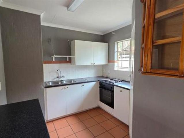 Townhouse for rent in Waterkloof, Gauteng