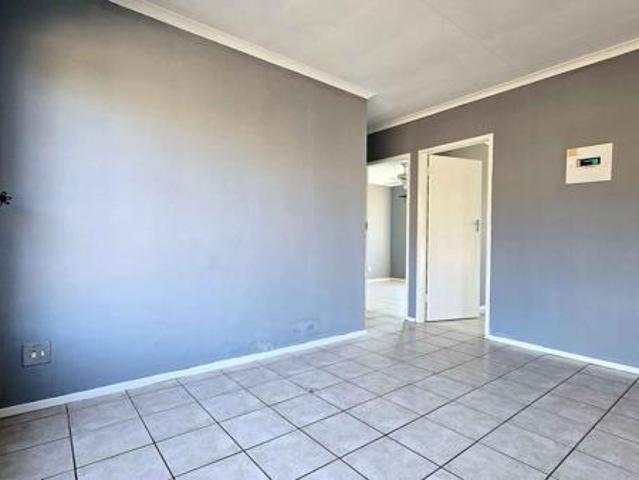 Townhouse for rent in Waterkloof, Gauteng