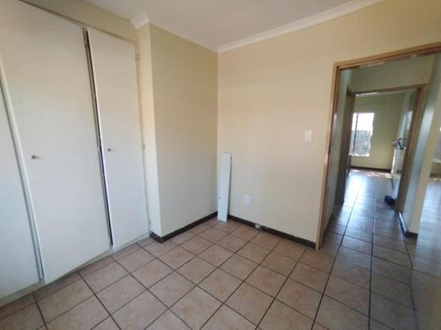 Townhouse for rent in Waterkloof, Gauteng
