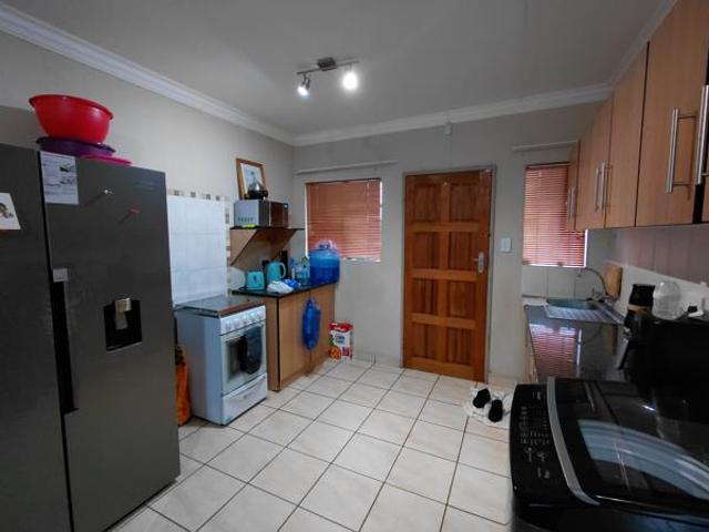 Townhouse for rent in Klerksdorp, Matlosana Local Municipality
