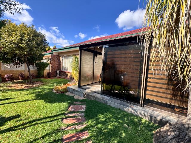 Townhouse for sale in Klerksdorp, Matlosana Local Municipality