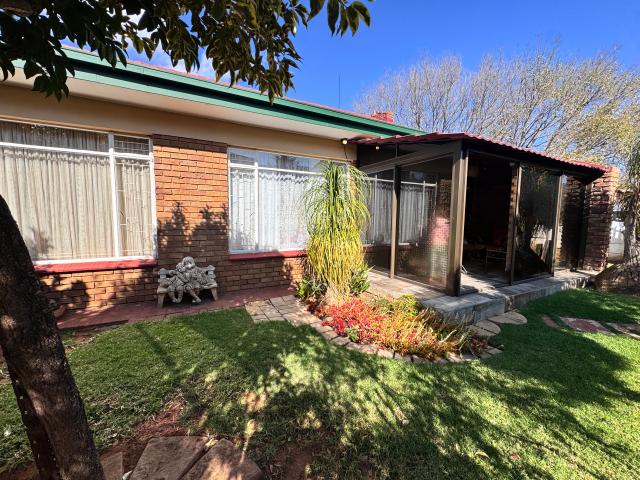 Townhouse for rent in Dr Kenneth Kaunda, North West