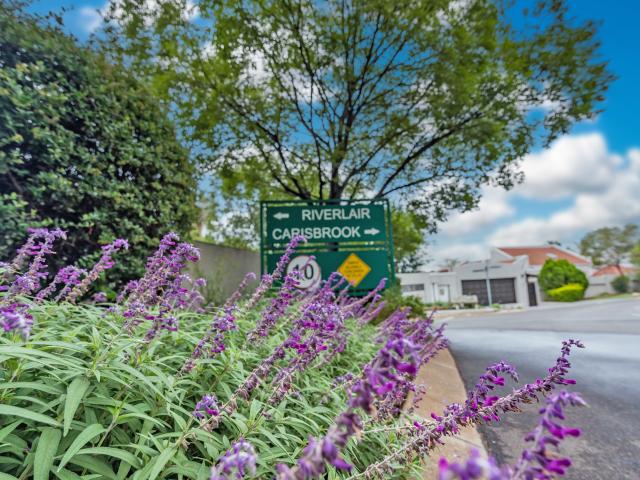 Townhouse for sale in Douglasdale, Sandton