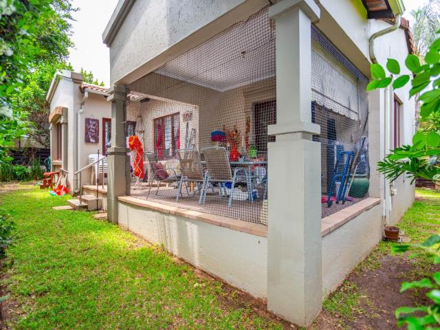 Townhouse for sale in Douglasdale, Sandton