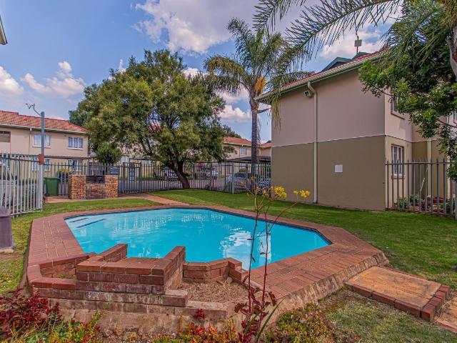 Townhouse for sale in Edenvale, City of Ekurhuleni Metropolitan Municipality