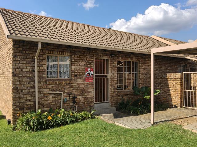 Townhouse for sale in Waterkloof, Gauteng