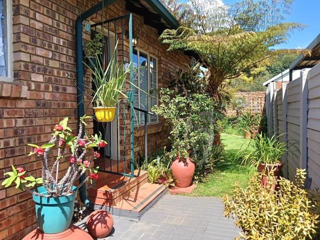Townhouse for sale in Waterkloof, Gauteng