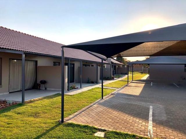 Townhouse for rent in Waterkloof, Gauteng