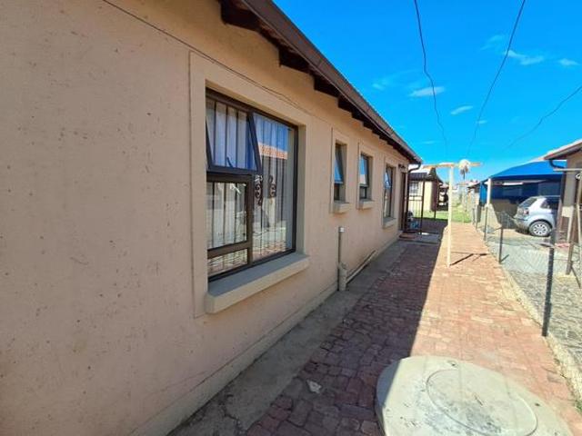Townhouse for sale in Klerksdorp, Matlosana Local Municipality