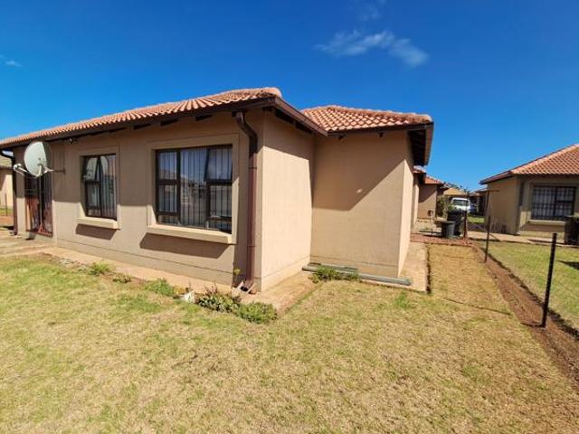 Townhouse for sale in Dr Kenneth Kaunda, North West