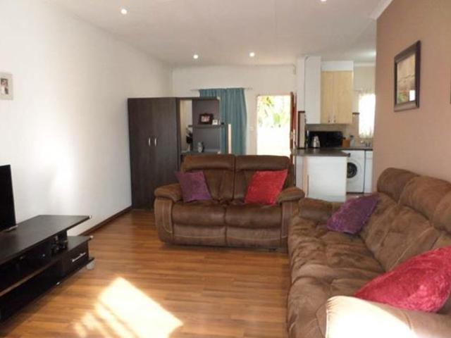 Townhouse for rent in Waterkloof, Gauteng