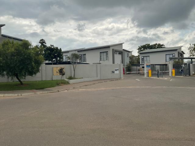 Townhouse for sale in Waterkloof, Gauteng