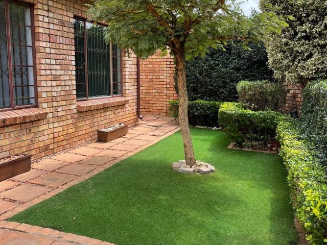 Townhouse for rent in Waterkloof, Gauteng