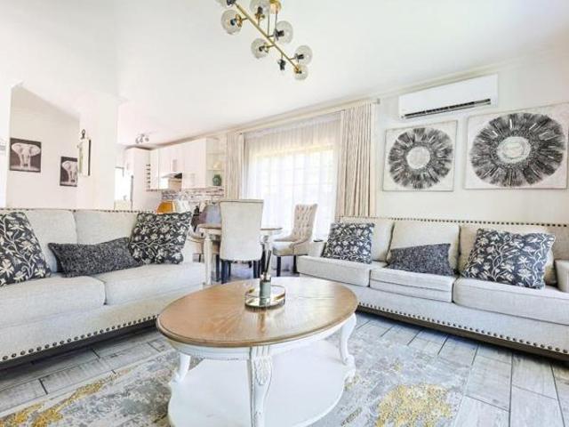 Townhouse for rent in Waterkloof, Gauteng