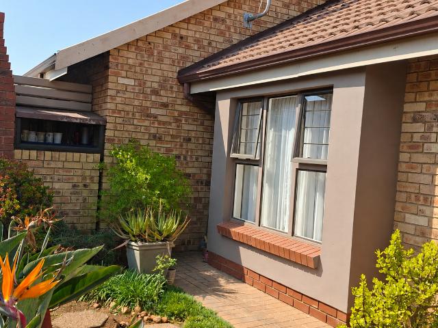 Townhouse for sale in Waterkloof, Gauteng